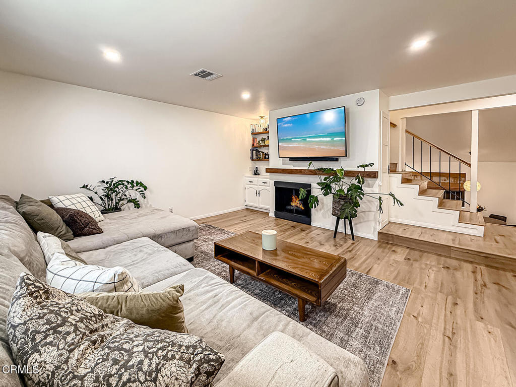 5465 Newcastle Avenue #6