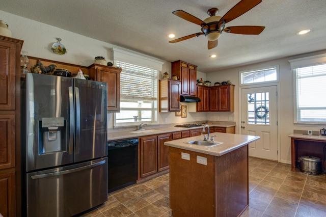 17997 Del Puerto Canyon Road, Patterson CA: https://media.crmls.org/mediaz/7acb219f-4c30-4265-b355-2486492888f5.jpg