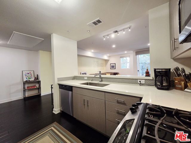 436 S Virgil Avenue, Los Angeles CA: https://media.crmls.org/mediaz/7acb3e05-1205-4f6c-ad46-cd8c767fae72.jpg
