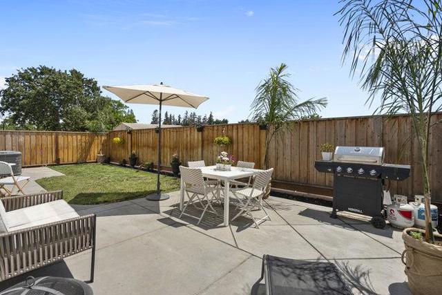 9182 Wickham Court, Gilroy CA: https://media.crmls.org/mediaz/7acbf52c-84b4-488f-8bf8-4a564b39aacb.jpg