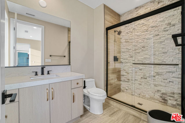 11848 N Hillsborough Lane, Porter Ranch CA: https://media.crmls.org/mediaz/7acbf551-8557-4192-bedb-83bf2e884e67.jpg
