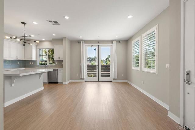 Detail Gallery Image 17 of 39 For 1105 Hibiscus Way, Oceanside,  CA 92054 - 3 Beds | 2/1 Baths