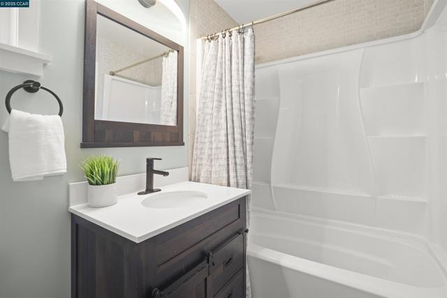5665 Lewis Way, Concord CA: https://media.crmls.org/mediaz/7acc59b1-c77e-4f76-976d-e28c91d00835.jpg
