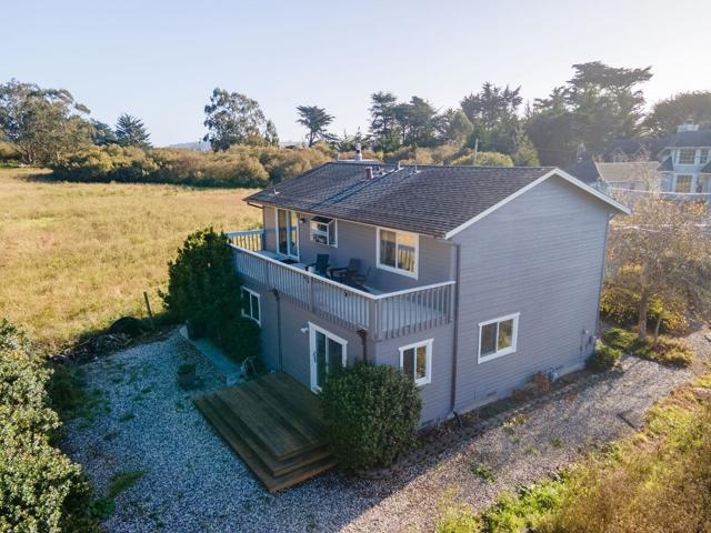 1077 Pearl Avenue, Moss Beach CA: https://media.crmls.org/mediaz/7accce8f-3c99-4b0d-adbe-d496beef5ba4.jpg