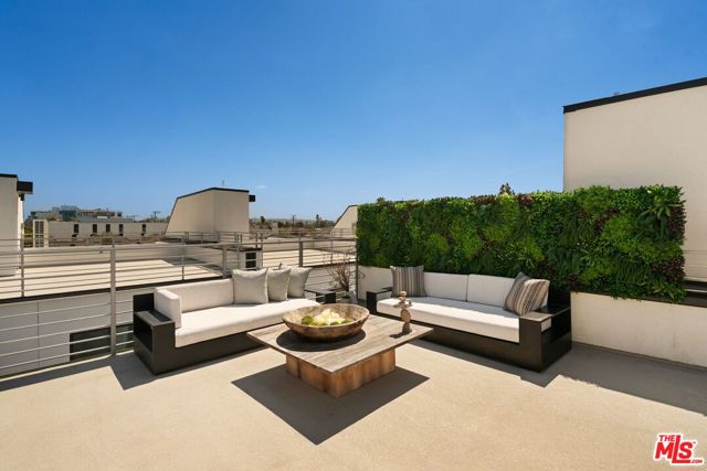 12614 Venice Boulevard, Los Angeles CA: https://media.crmls.org/mediaz/7acd3de8-21b6-4d4b-8a5b-fcf792fb8b4c.jpg