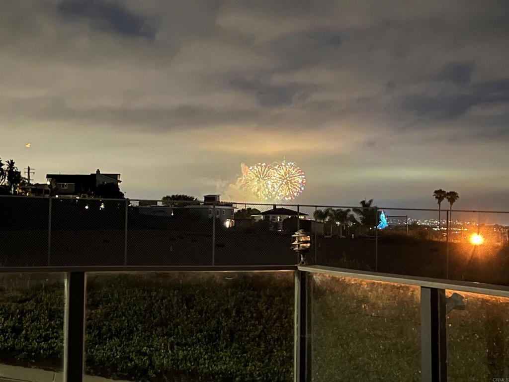https://media.crmls.org/mediaz/7acd4561-31d5-4aa1-bdf2-b0b10dd8c31f.jpg?preset=X-Large
