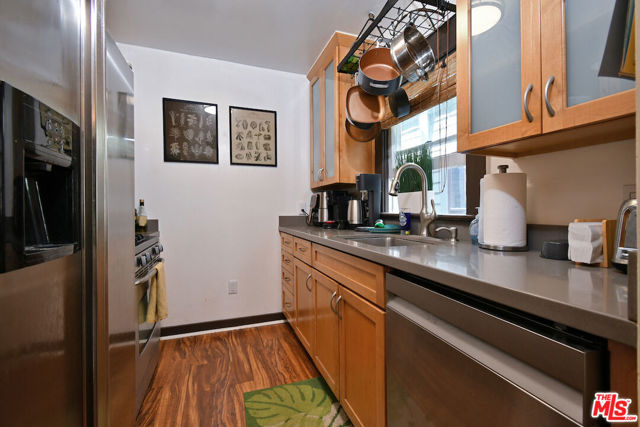 224 Horizon Avenue, Venice CA: https://media.crmls.org/mediaz/7acd77d2-4473-4bab-8e41-e653801f96a8.jpg