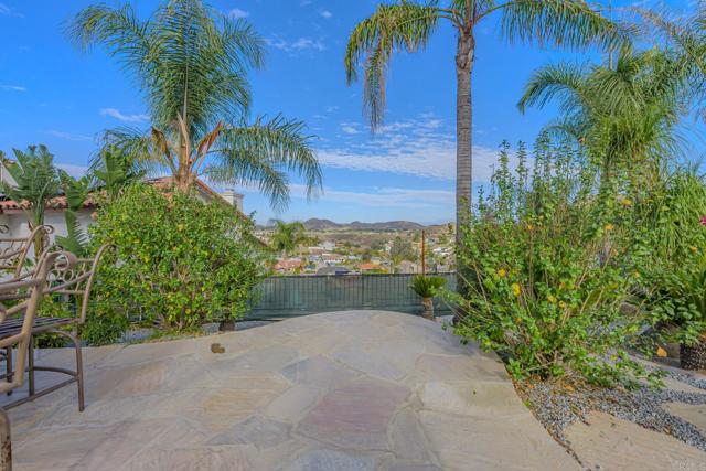 22633 Inspiration Pt, Canyon Lake CA: https://media.crmls.org/mediaz/7acdc6a0-4252-48e1-8ec7-0221b1bcc014.jpg