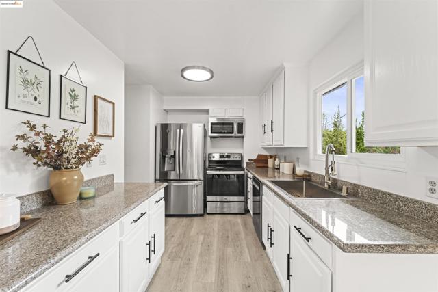 2326 D St, Hayward CA: https://media.crmls.org/mediaz/7acdfdb8-9cc1-4ae4-b700-51de57a5dc24.jpg