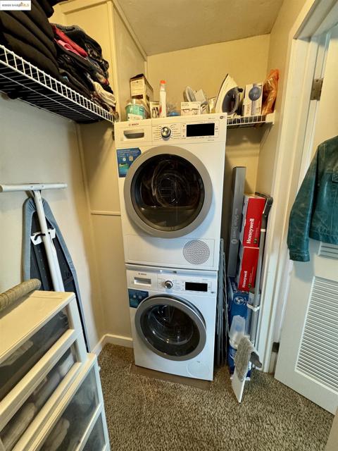 6400 Christie Ave, Emeryville CA: https://media.crmls.org/mediaz/7ace2ca4-ae51-4752-a1ca-9981e7d1cacc.jpg