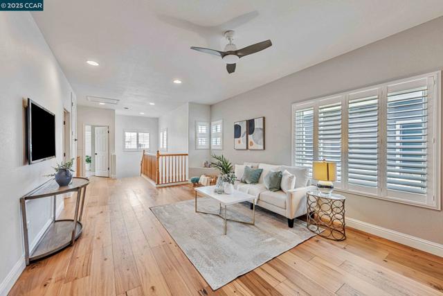 122 Claremont Crest Ct, San Ramon CA: https://media.crmls.org/mediaz/7ace7140-44a4-464f-862d-8073e1764245.jpg