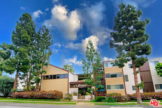 6000 Canterbury Drive, Culver City CA: https://media.crmls.org/mediaz/7aceb2a6-e0fb-42ed-9a1f-dec8f9662440.jpg