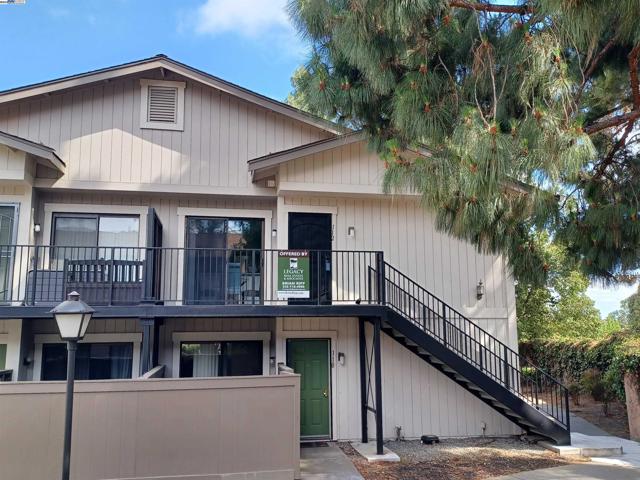112 Aurora Plz, Union City CA: https://media.crmls.org/mediaz/7acefea4-577e-4c4d-8983-467ac5453aa9.jpg