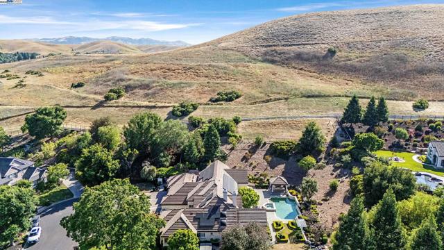 24 Timberview Ct., Danville CA: https://media.crmls.org/mediaz/7acf1071-03bb-4b1b-9030-262b613f427b.jpg