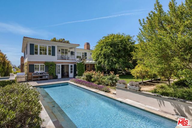 1667 Amalfi Drive, Pacific Palisades CA: https://media.crmls.org/mediaz/7acf4da1-95e4-43e8-bf7c-d750ed9558af.jpg