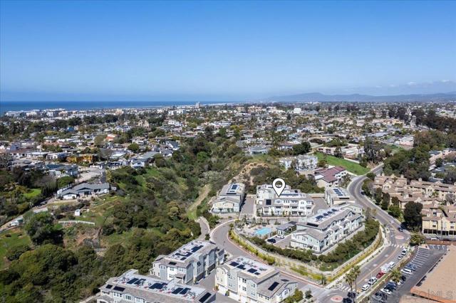 1107 Hibiscus Way, Oceanside CA: https://media.crmls.org/mediaz/7acf8fea-51d1-4fee-877f-5bca69571a28.jpg