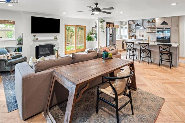 3231 Esperanza Dr, Concord CA: https://media.crmls.org/mediaz/7acf93ed-4b72-48b1-b4f2-758760ae1d44.jpg