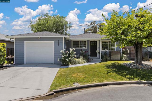225 Babette Ct, Pleasant Hill CA: https://media.crmls.org/mediaz/7ad035f4-b802-4881-81f7-5f142c0ac3b9.jpg