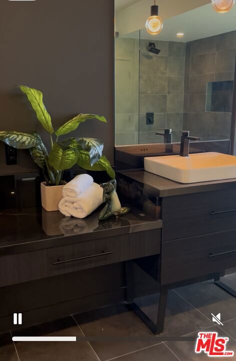 3608 Schaefer, Culver City CA: https://media.crmls.org/mediaz/7ad06fee-3998-4239-983c-4a993d81cd48.jpg