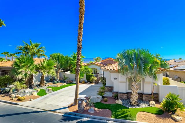 400 Tomahawk Drive, Palm Desert CA: https://media.crmls.org/mediaz/7ad12469-9e80-4a27-a92b-8de3f51d2b83.jpg