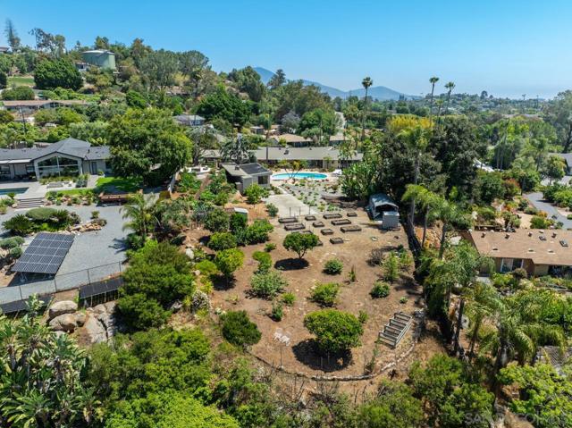 11020 Horizon Hills Dr, El Cajon CA: https://media.crmls.org/mediaz/7ad128ef-132d-424d-8140-c47c3c796af1.jpg
