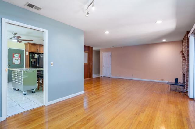 1014 W Homestead Road, Sunnyvale CA: https://media.crmls.org/mediaz/7ad1572e-2816-4f75-98de-26197fb7e289.jpg