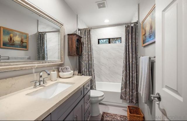 2708 Grove Ave, Carlsbad CA: https://media.crmls.org/mediaz/7ad26c55-14f9-47af-a2c3-2871d4238cff.jpg