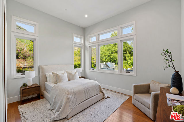 26767 Mulholland Highway, Calabasas CA: https://media.crmls.org/mediaz/7ad2837c-42ce-4761-b268-8e442254f289.jpg