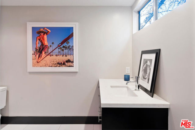 3631 Buena Park Drive, Studio City CA: https://media.crmls.org/mediaz/7ad28af1-4eb0-4f48-bd61-b2339342fc58.jpg