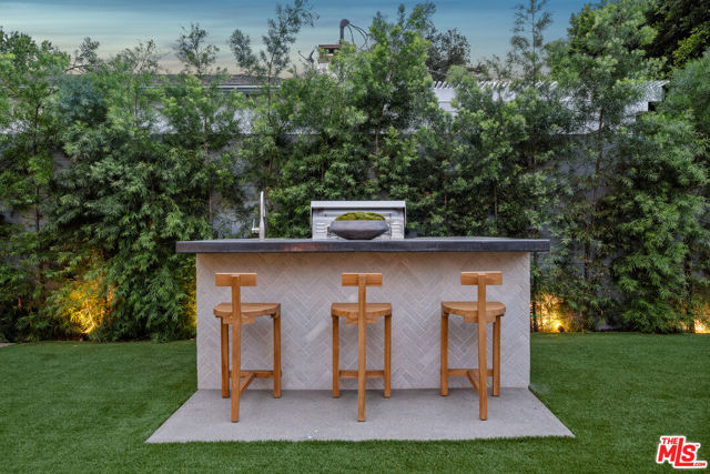 11317 Valley Spring Lane, Studio City CA: https://media.crmls.org/mediaz/7ad2a82b-7e50-4ef7-93f1-8bf28aec9980.jpg