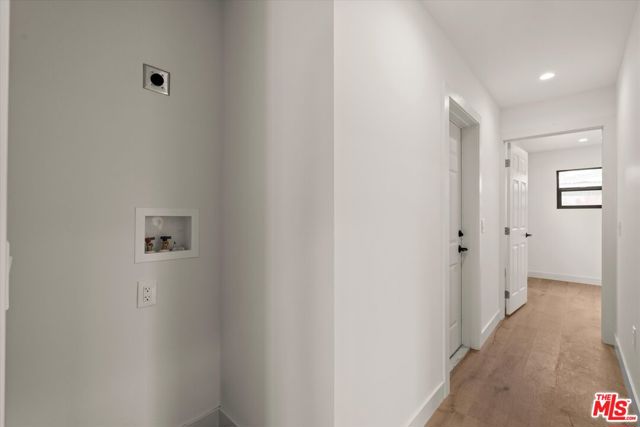 3792 1/2 Van Ness Avenue, Los Angeles CA: https://media.crmls.org/mediaz/7ad2b717-6e75-46ed-9873-c7002e9e32dd.jpg
