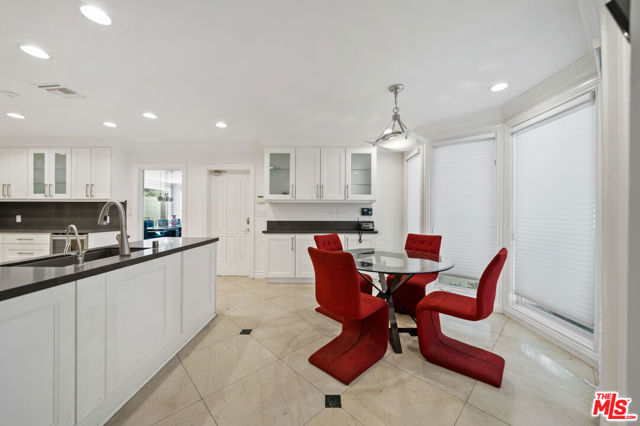 16221 Elisa Place, Encino CA: https://media.crmls.org/mediaz/7ad31536-da35-4bfb-9dd0-30d382318647.jpg