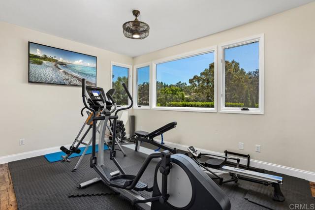 3433 Western Springs Rd, Encinitas CA: https://media.crmls.org/mediaz/7ad33dce-2576-4ed2-8e19-f8dc929c492c.jpg