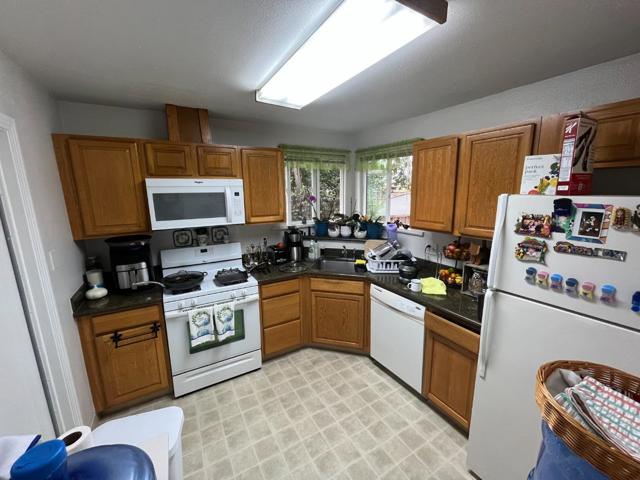 1168 Saratoga Avenue, East Palo Alto CA: https://media.crmls.org/mediaz/7ad35c6e-4341-467c-a33e-d4951bb22784.jpg