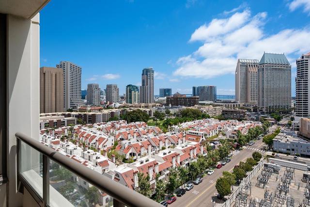 700 W E Street, San Diego CA: https://media.crmls.org/mediaz/7ad39861-045d-4e57-8d99-8885ea4e8a7f.jpg