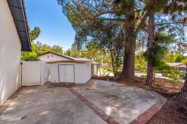 20027 Hiawatha Street, Chatsworth CA: https://media.crmls.org/mediaz/7ad3d24d-e3a2-4a19-bab5-369212b70fff.jpg