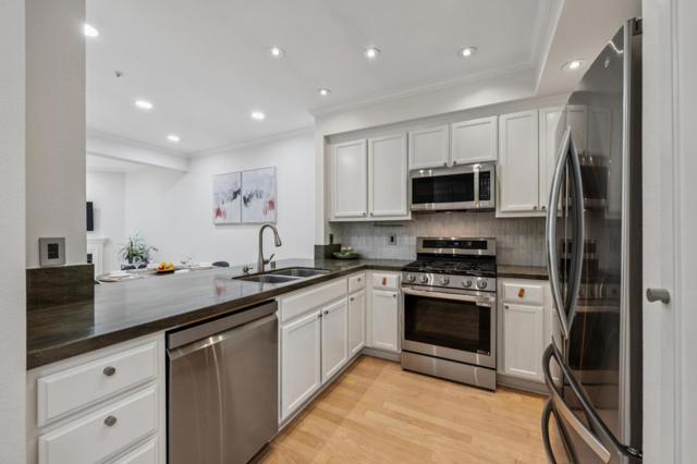 600 Willow Road, Menlo Park CA: https://media.crmls.org/mediaz/7ad418c4-9c82-4b78-a576-54aa99160059.jpg