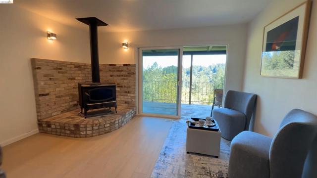 5051 Harrison Grade Rd, Sebastopol CA: https://media.crmls.org/mediaz/7ad432c9-fc4d-44f4-ad7f-478921011a03.jpg