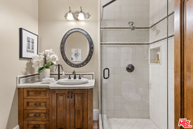 13845 Magnolia Boulevard, Sherman Oaks CA: https://media.crmls.org/mediaz/7ad46e50-cd87-4d4d-9edc-0af919ec3c0e.jpg