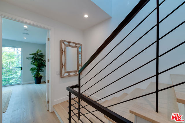 723 HUNTLEY Drive, West Hollywood CA: https://media.crmls.org/mediaz/7ad49095-4ba0-4a89-92dc-87db1c602935.jpg
