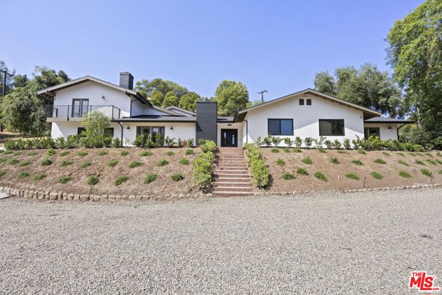 1131 Rancho Drive, Ojai CA: https://media.crmls.org/mediaz/7ad4aaf6-55d0-4283-972e-765cbe688f24.jpg