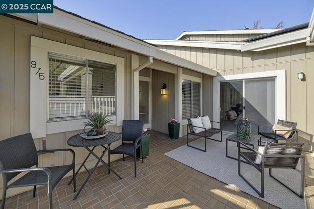 975 Terra California Dr, Walnut Creek CA: https://media.crmls.org/mediaz/7ad4d1db-97c4-41c5-80c7-5ae783f0cc46.jpg