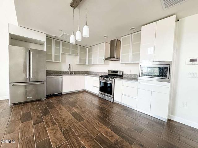 Detail Gallery Image 4 of 9 For 28 N 3rd St #B502,  Alhambra,  CA 91801 - 2 Beds | 2/1 Baths