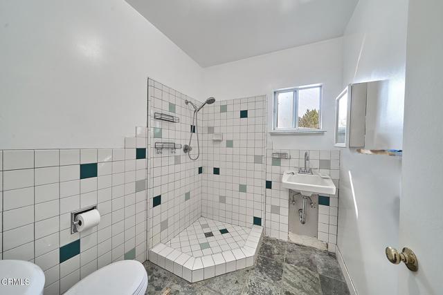 Detail Gallery Image 16 of 23 For 3106 Honolulu Ave, La Crescenta,  CA 91214 - 4 Beds | 2 Baths