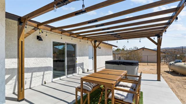 Detail Gallery Image 4 of 33 For 4758 Avenida La Mirada, Joshua Tree,  CA 92252 - 3 Beds | 2 Baths