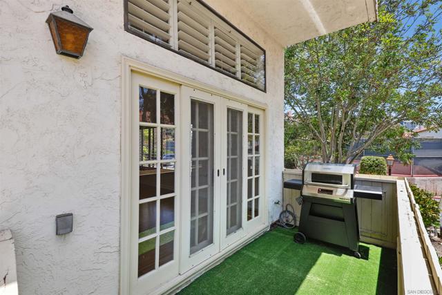 3946 La Jolla Village Dr, La Jolla CA: https://media.crmls.org/mediaz/7ad775bb-da03-4ebe-9d0f-7bcb3cbc3c47.jpg