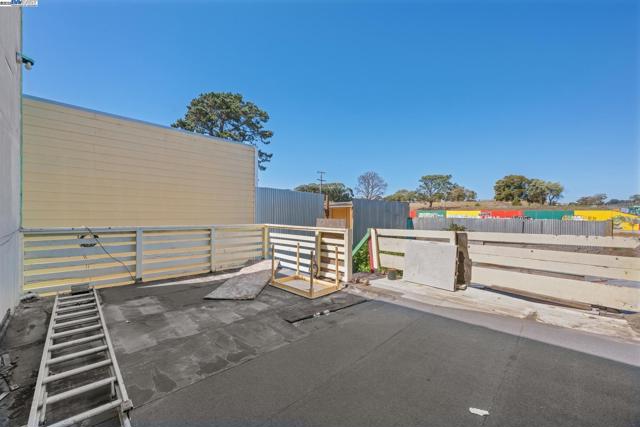 1018 Gilman Ave, San Francisco CA: https://media.crmls.org/mediaz/7ad7f221-38c9-4e8b-90ce-93af5ea74866.jpg
