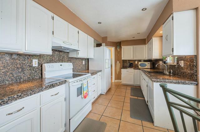 18105 Wylie Hill Lane, Prunedale CA: https://media.crmls.org/mediaz/7ad800a9-0c5f-47b1-8ef6-1c210f5a8603.jpg
