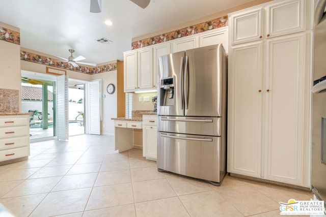 Image 13 of 52 For 77553 Carinda Court