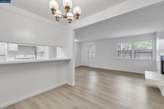 890 Camelback Pl, Pleasant Hill CA: https://media.crmls.org/mediaz/7ad80f34-2927-4635-ad4a-109d6954cbfb.jpg